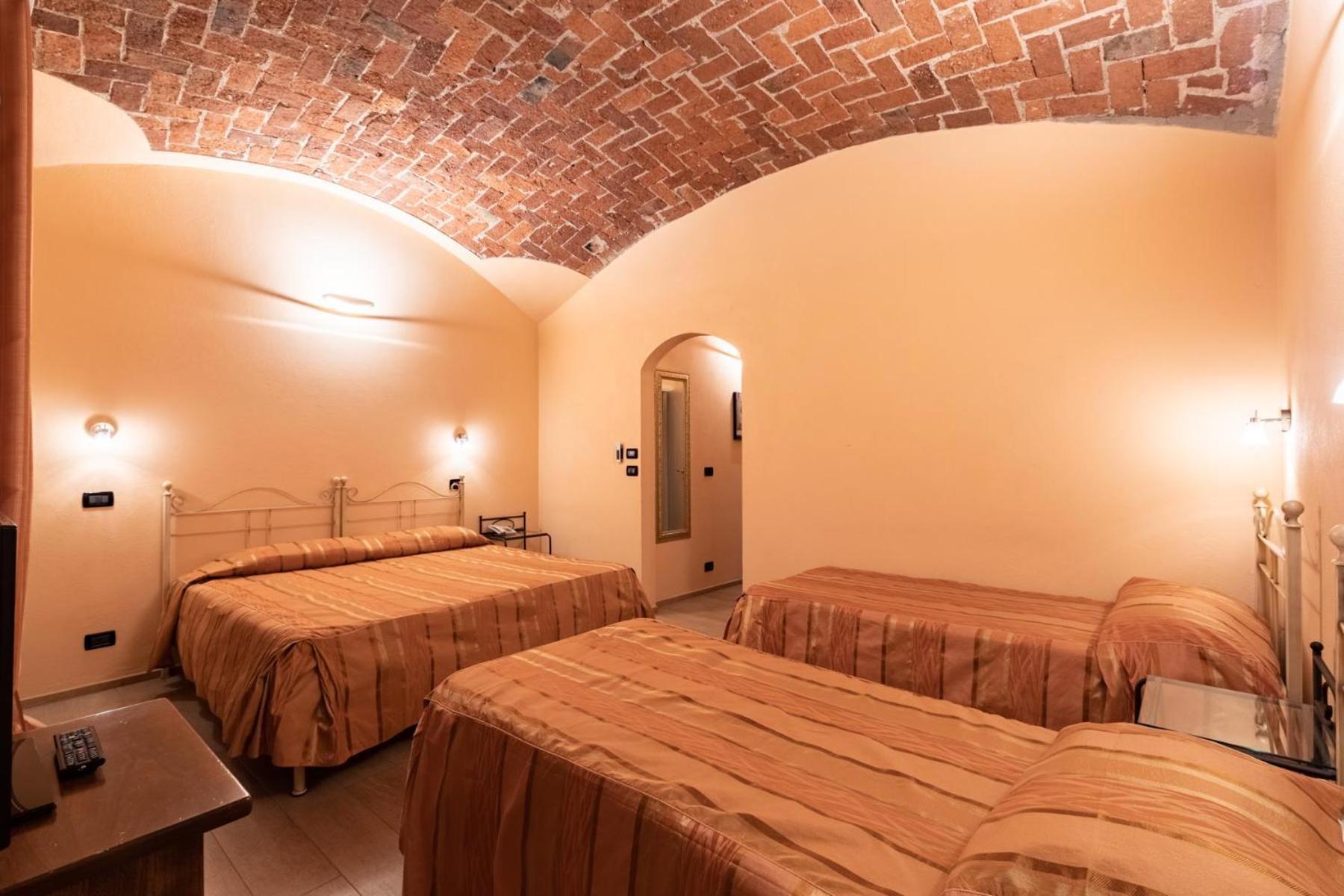 Le Lanterne Hotel Borgo San Dalmazzo Luaran gambar