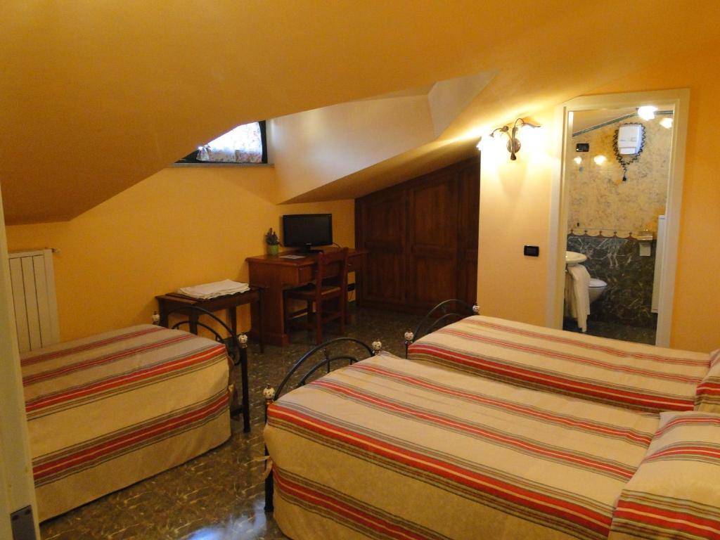 Le Lanterne Hotel Borgo San Dalmazzo Bilik gambar